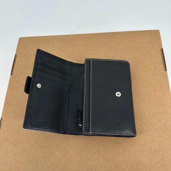 Coach Soho Black Leather Trifold Wallet Buckle Closure Contrast Stitch Y2K VTG